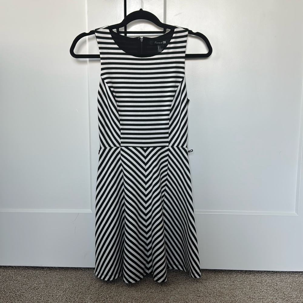 Forever 21 Black & White Striped A-Line Dress - Size Small